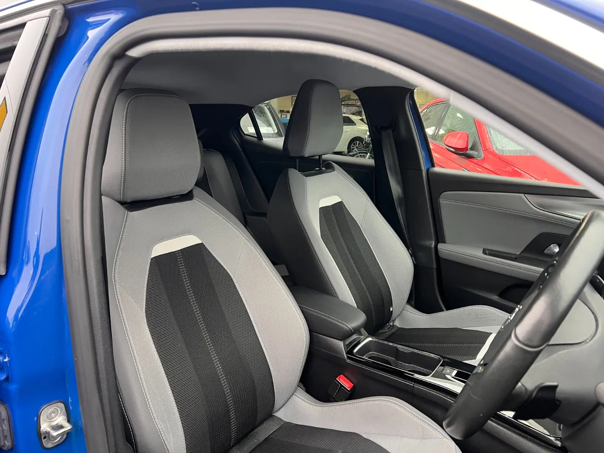 Automatic Petrol Low Kms High Spec 1 Owner Opel Mo - Image 3