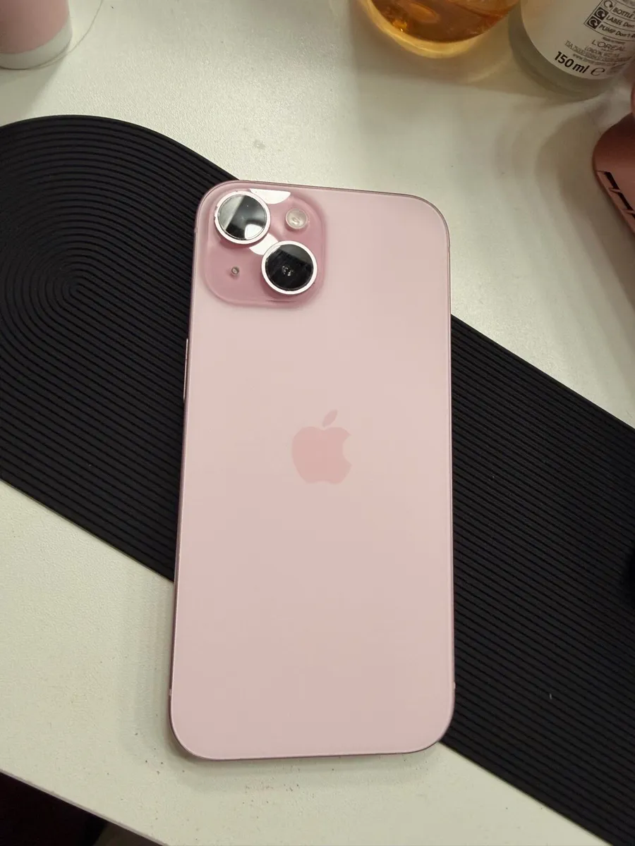 iPhone 15 - Image 1