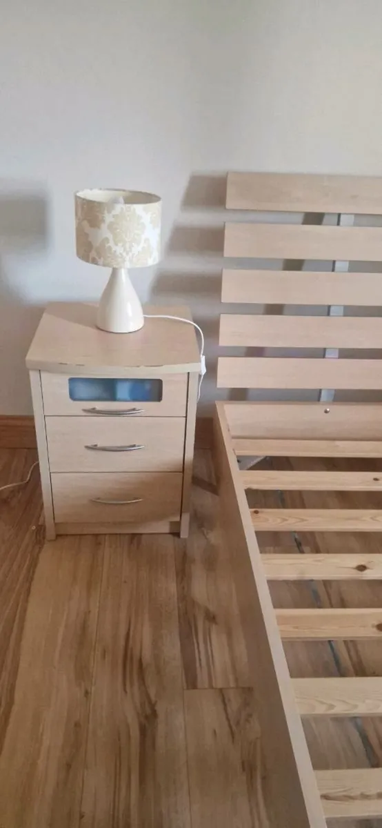 4ft 6in double bed&locker - Image 1