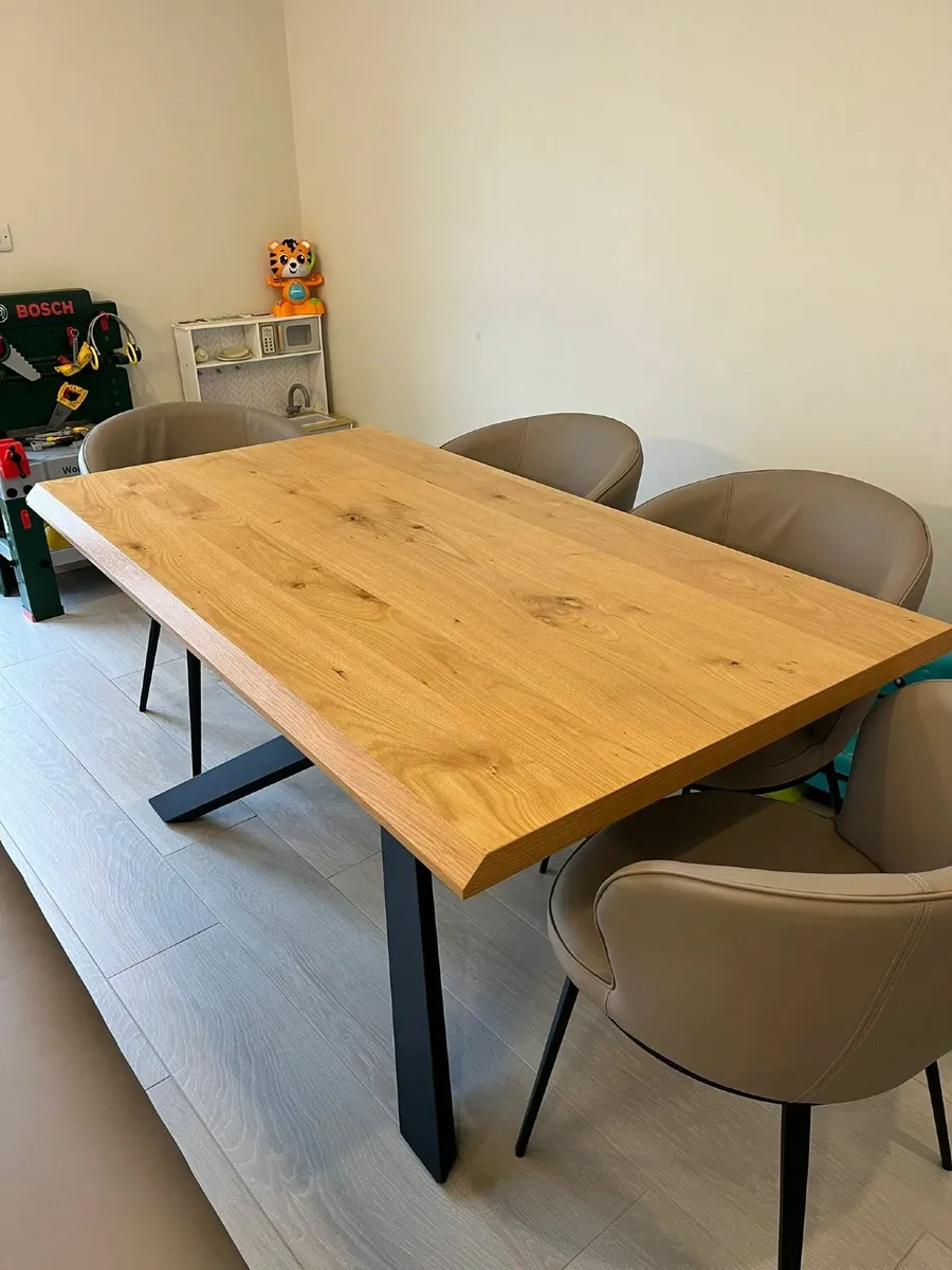 Dining table - Image 1