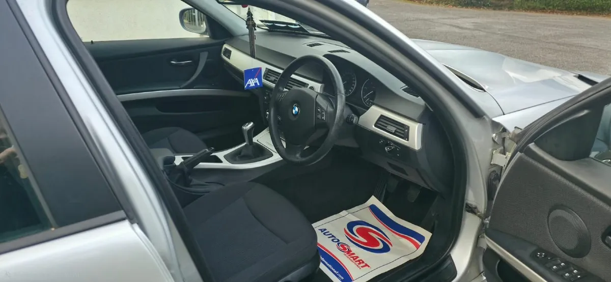 BMW 3-Series 2010 - Image 4