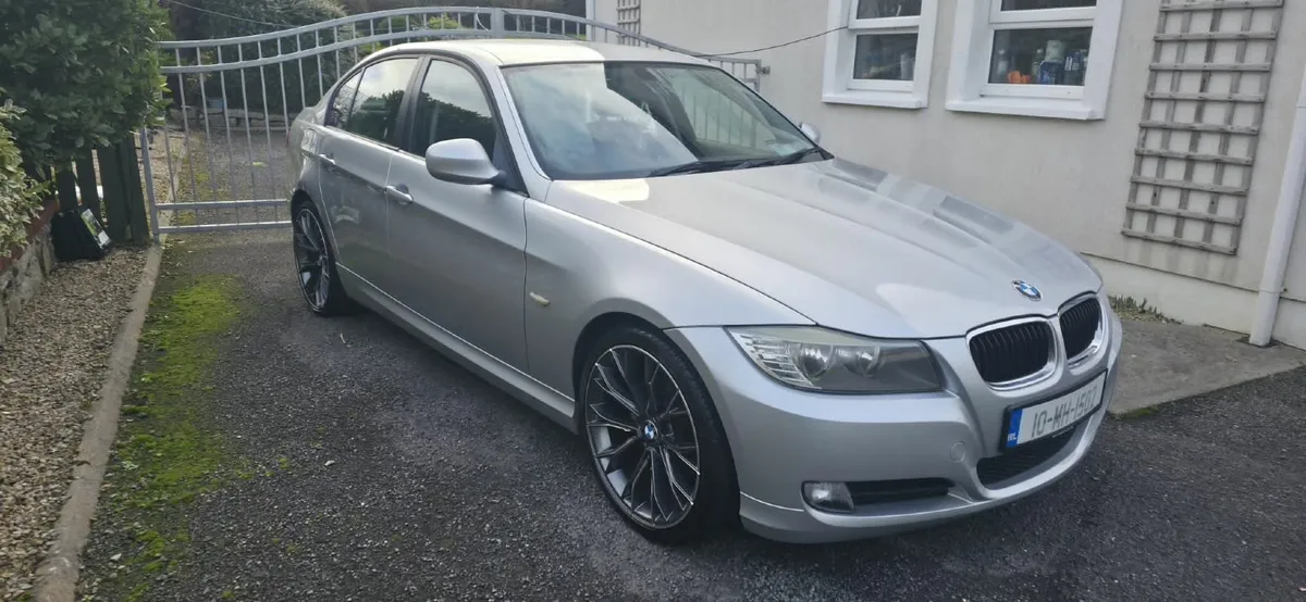 BMW 3-Series 2010 - Image 2