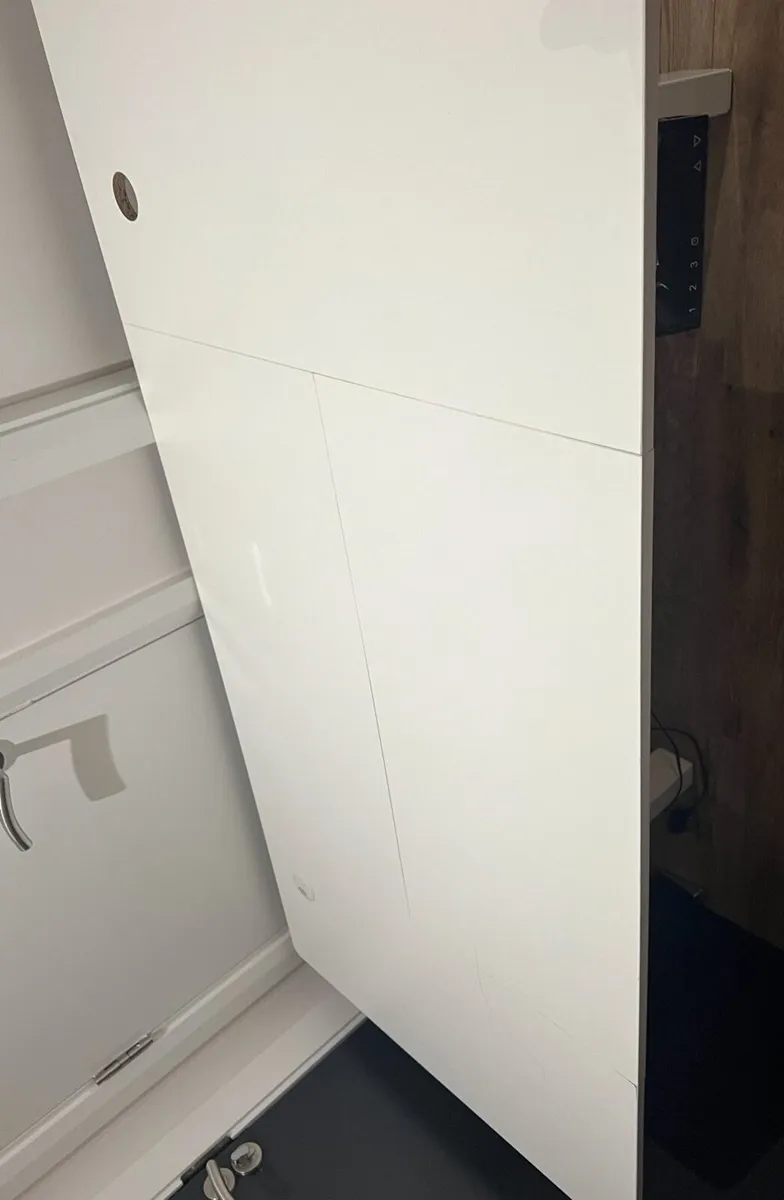 Electric standing desk - Height adjustable