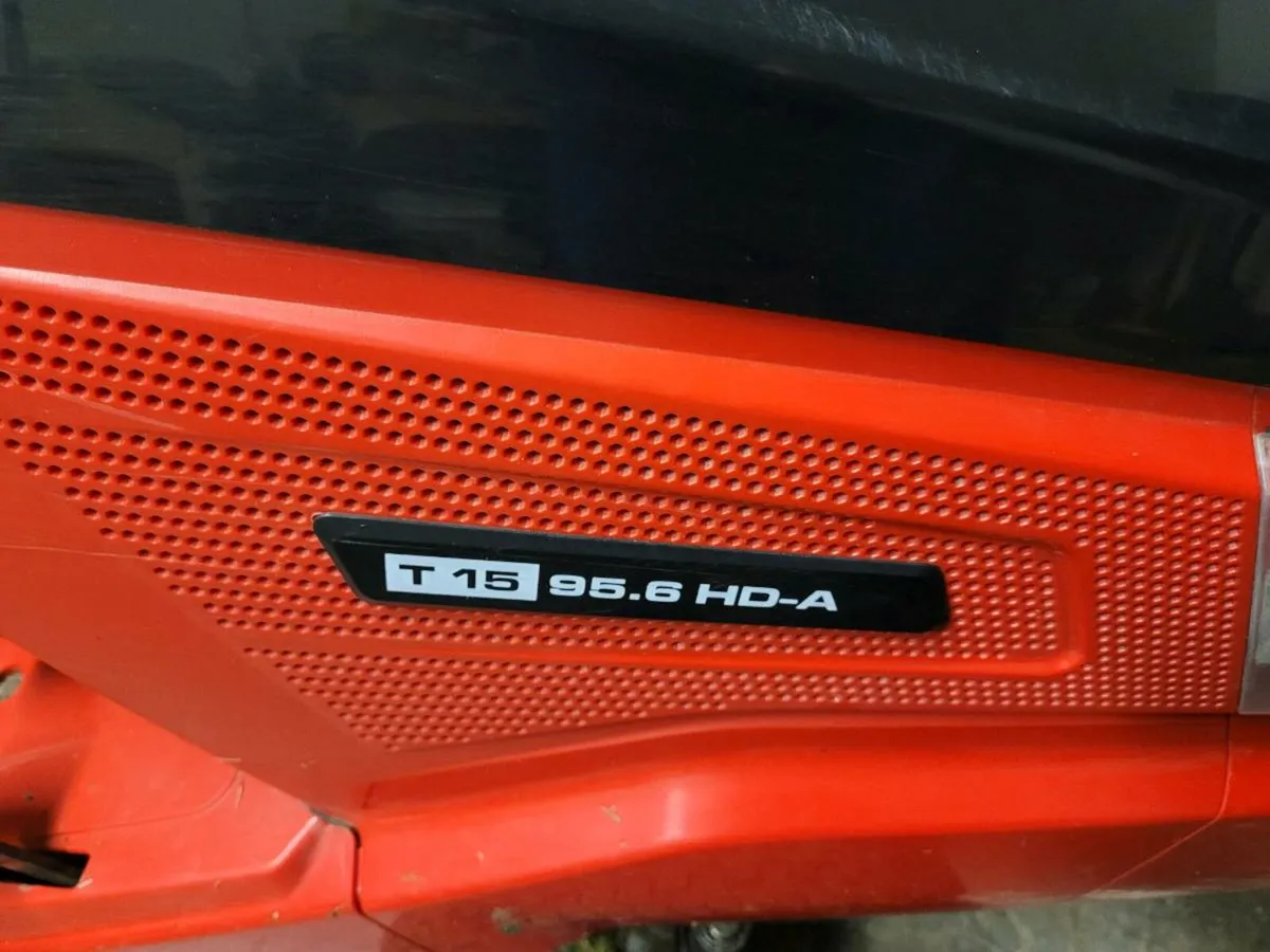 Solo T95.6 ride on lawnmower - Image 2