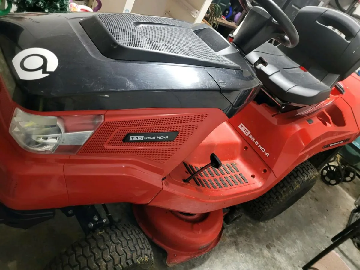 Solo T95.6 ride on lawnmower - Image 4