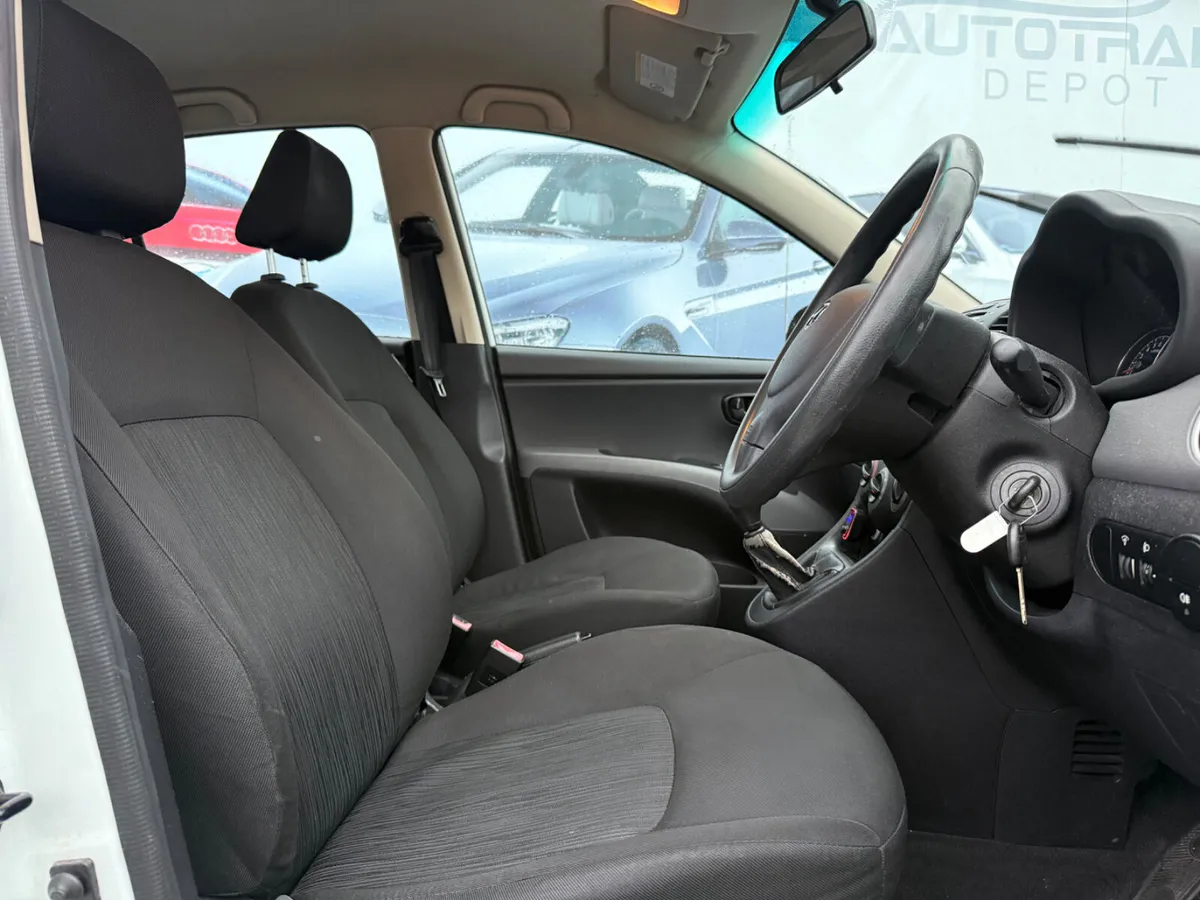 HYUNDAI LOW MILAGE 1 OWNER - Image 4