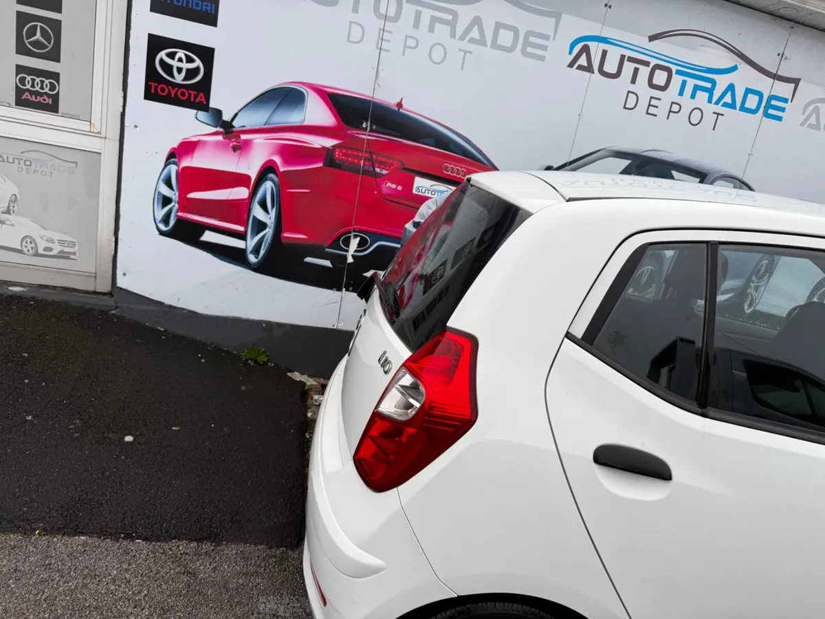 HYUNDAI LOW MILAGE 1 OWNER - Image 2