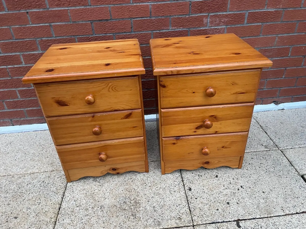 2 wooden pine lockers + 2 lamps - Image 2