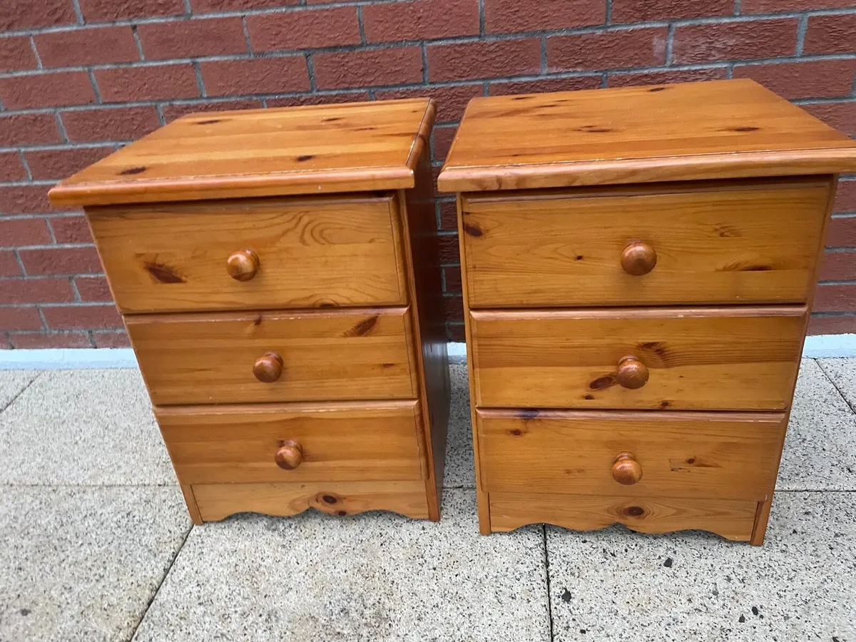 2 wooden pine lockers + 2 lamps - Image 4