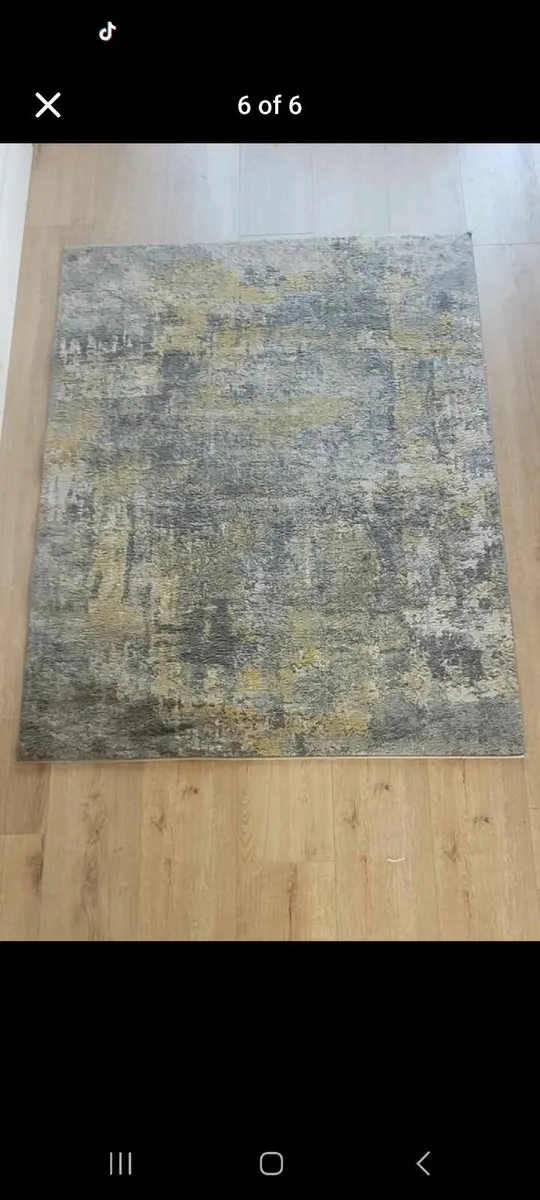 Curtains and matching rugs - Image 3