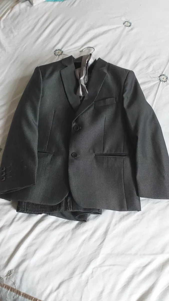 Suit - Image 3