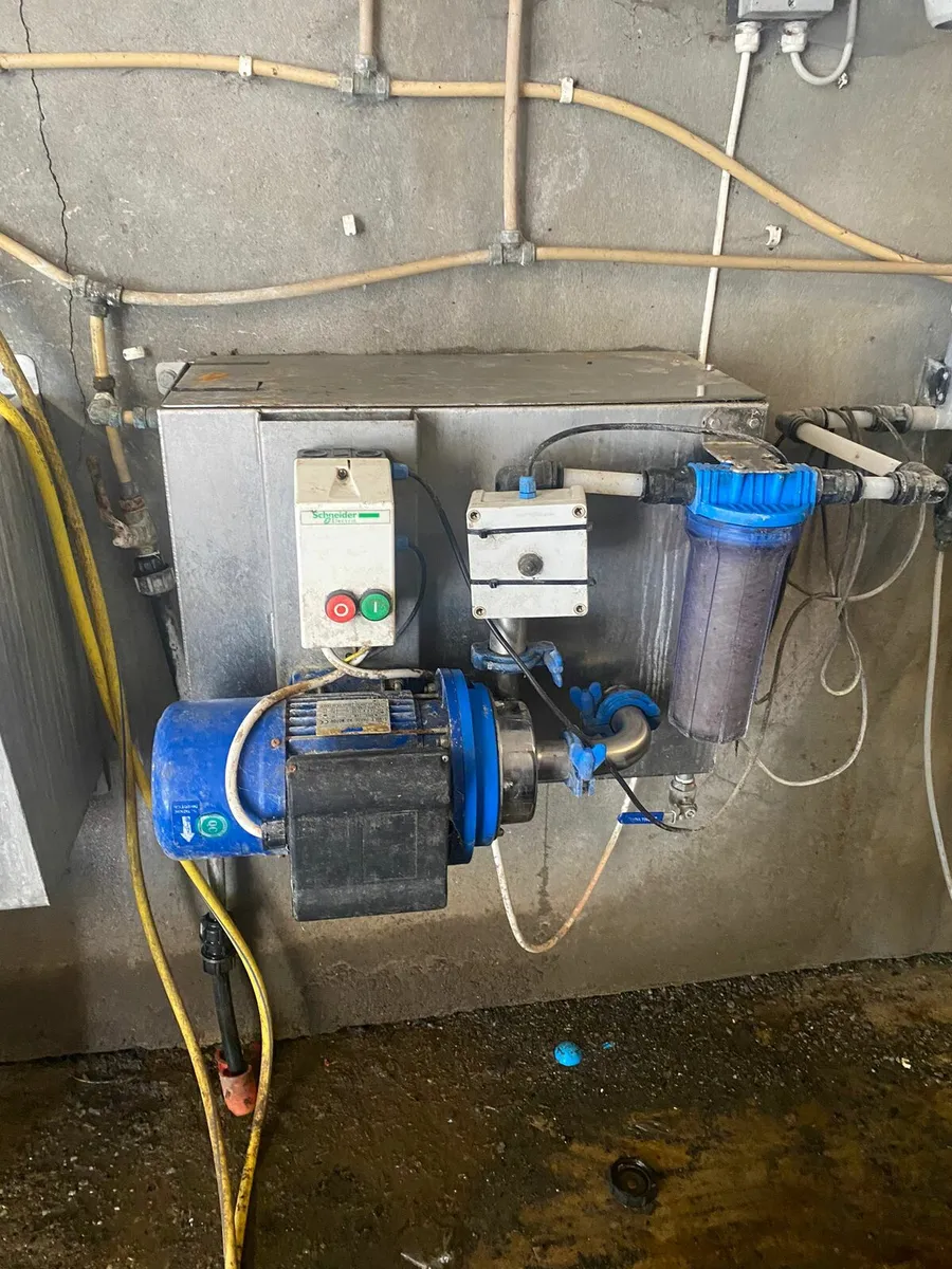 Milking Parlour 12-Unit Dairymaster - Image 1