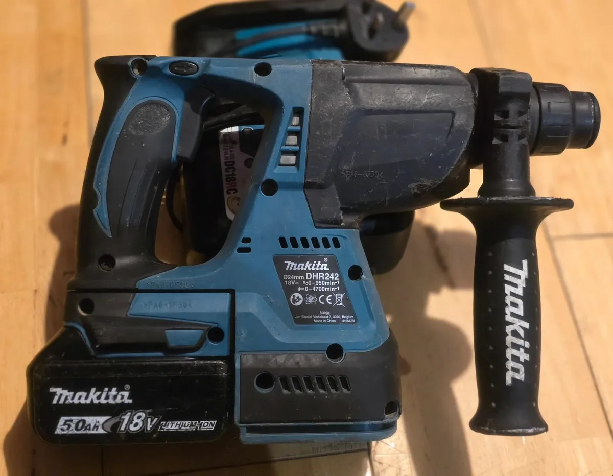 Makita Rotary Hammer Drill kit - Image 3