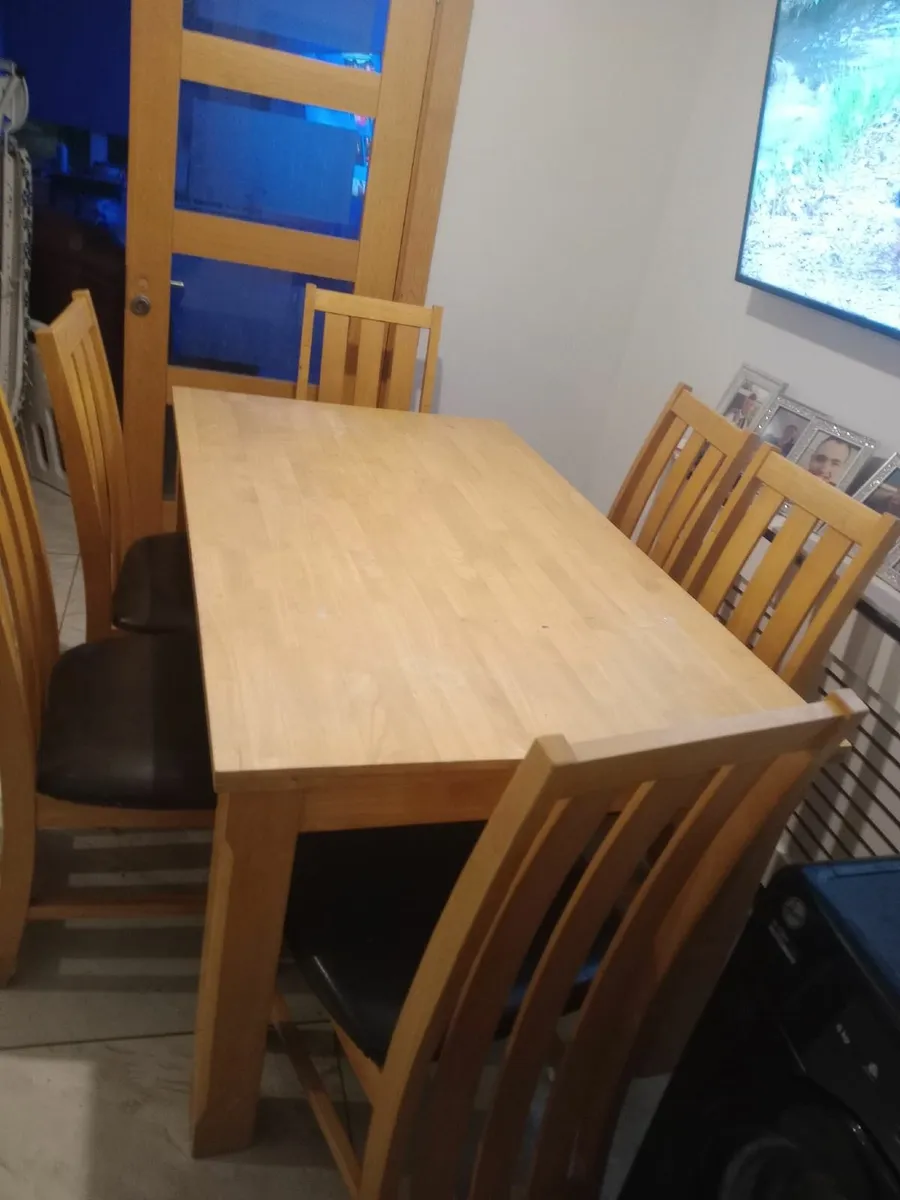 Table and 6 chairs - Image 1