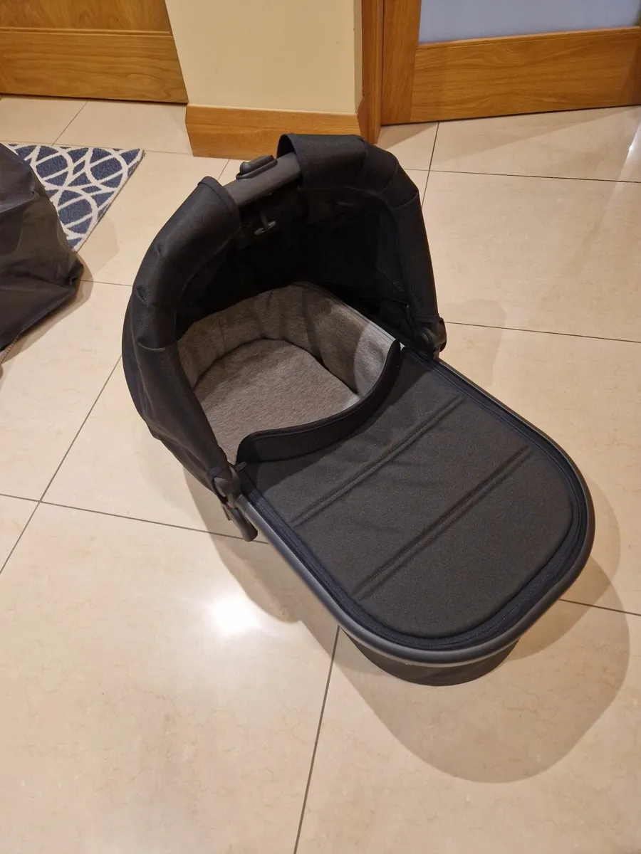 Uppababy Vista V2 pushchair - Image 4