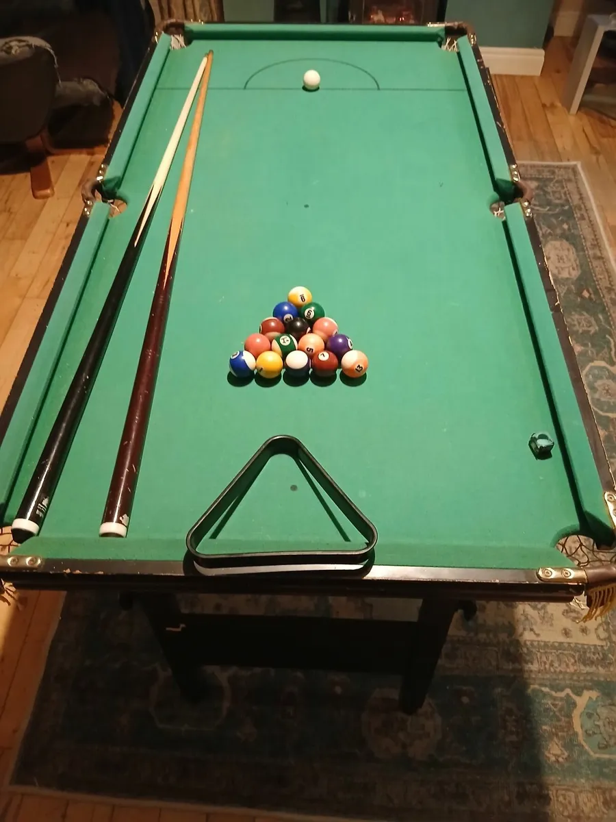 Pool table - Image 1