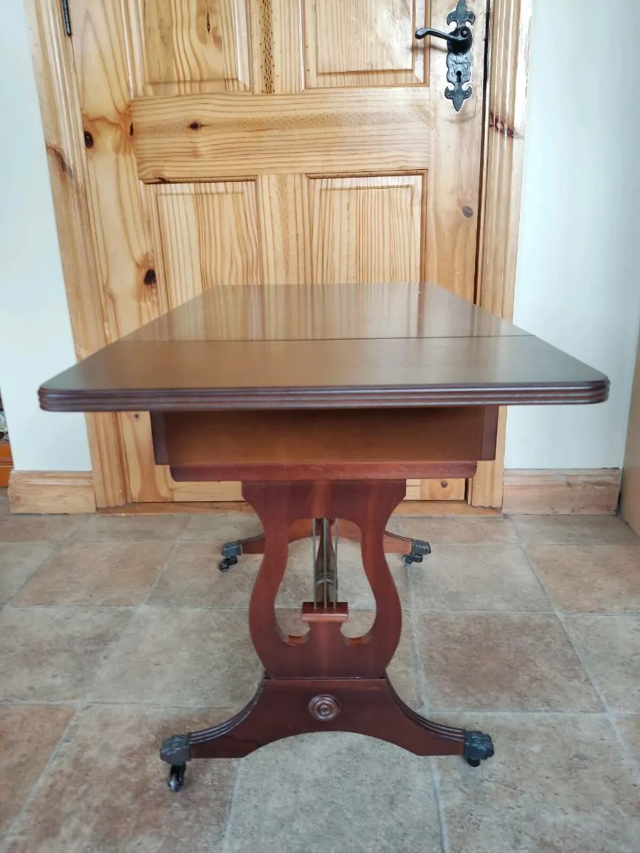 Small vintage table - Image 3