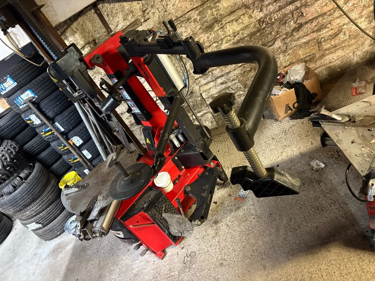 TARDELLI CAR TYRE CHANGER - Image 3