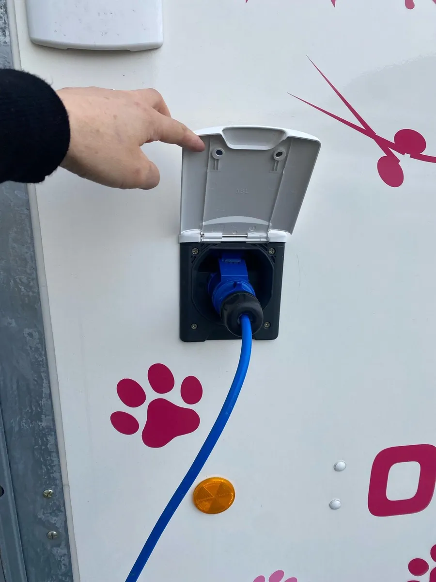 Dog mobile grooming trailer - Image 4