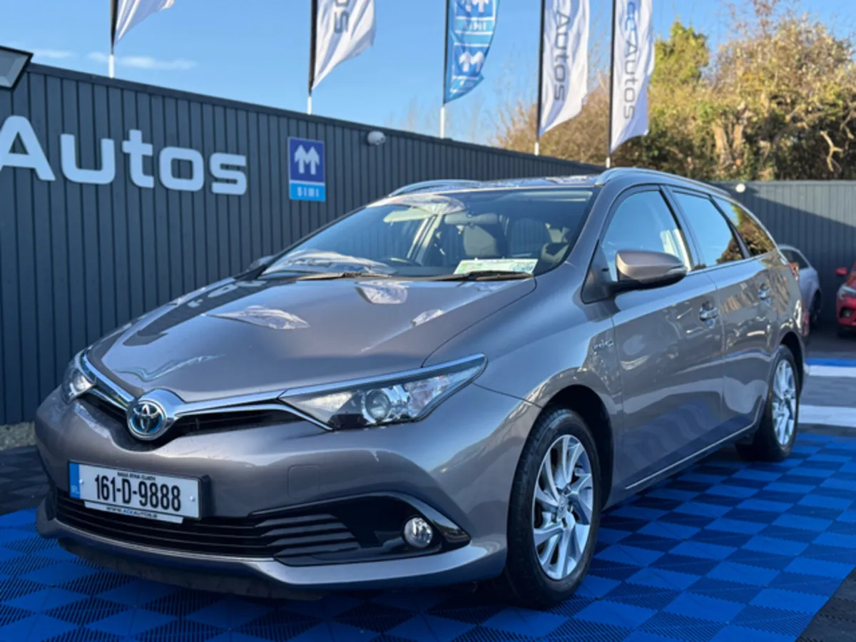 Toyota Auris ** DEPOSIT TAKEN ** LUNA - 1.8 PETROL - Image 2
