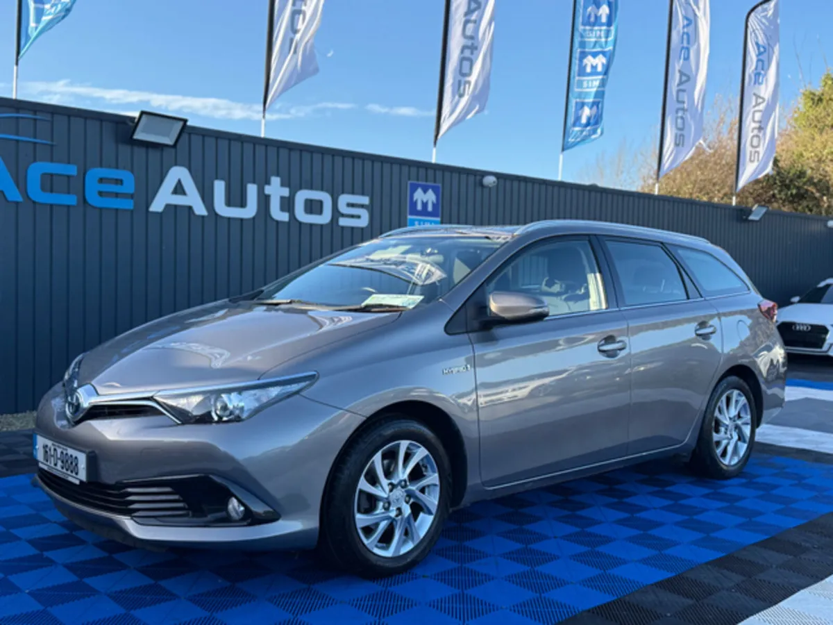 Toyota Auris ** DEPOSIT TAKEN ** LUNA - 1.8 PETROL - Image 3