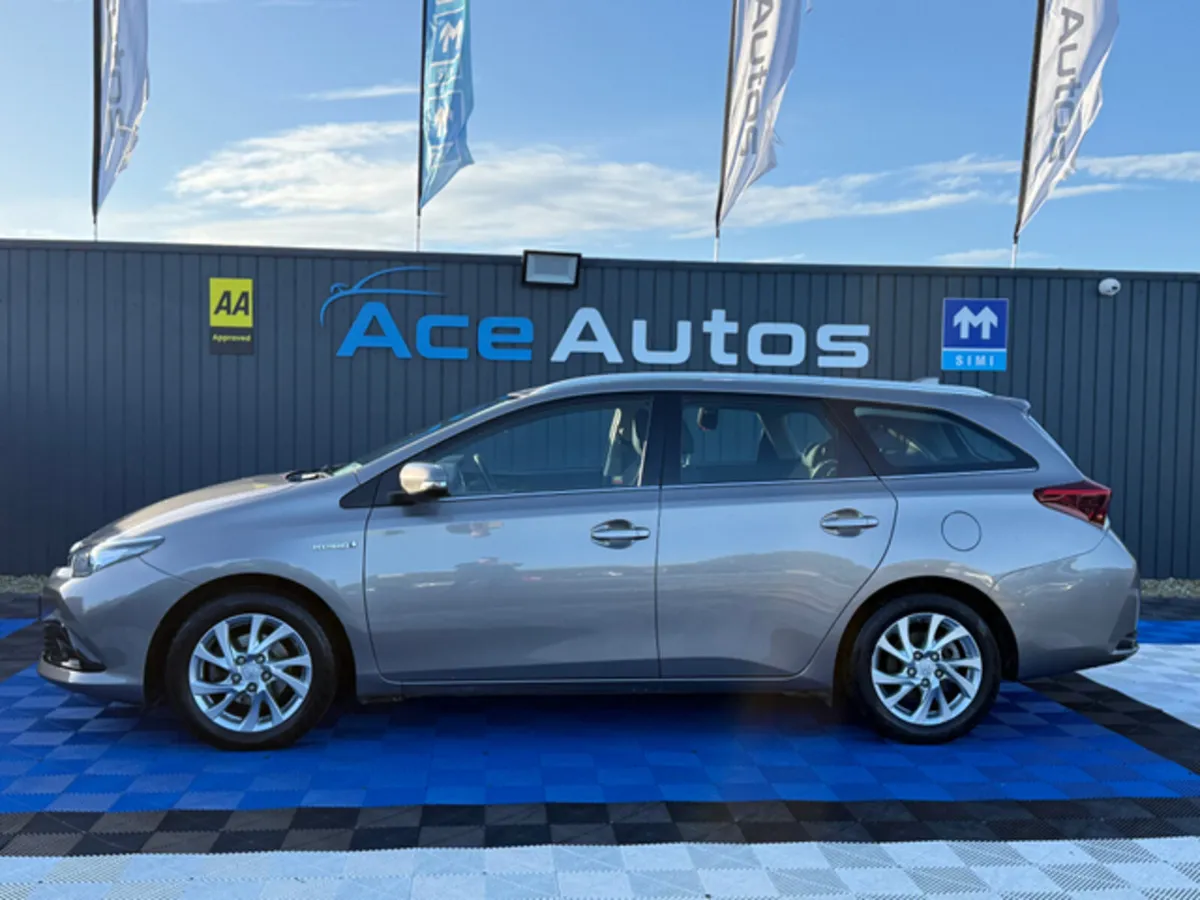 Toyota Auris ** DEPOSIT TAKEN ** LUNA - 1.8 PETROL - Image 4