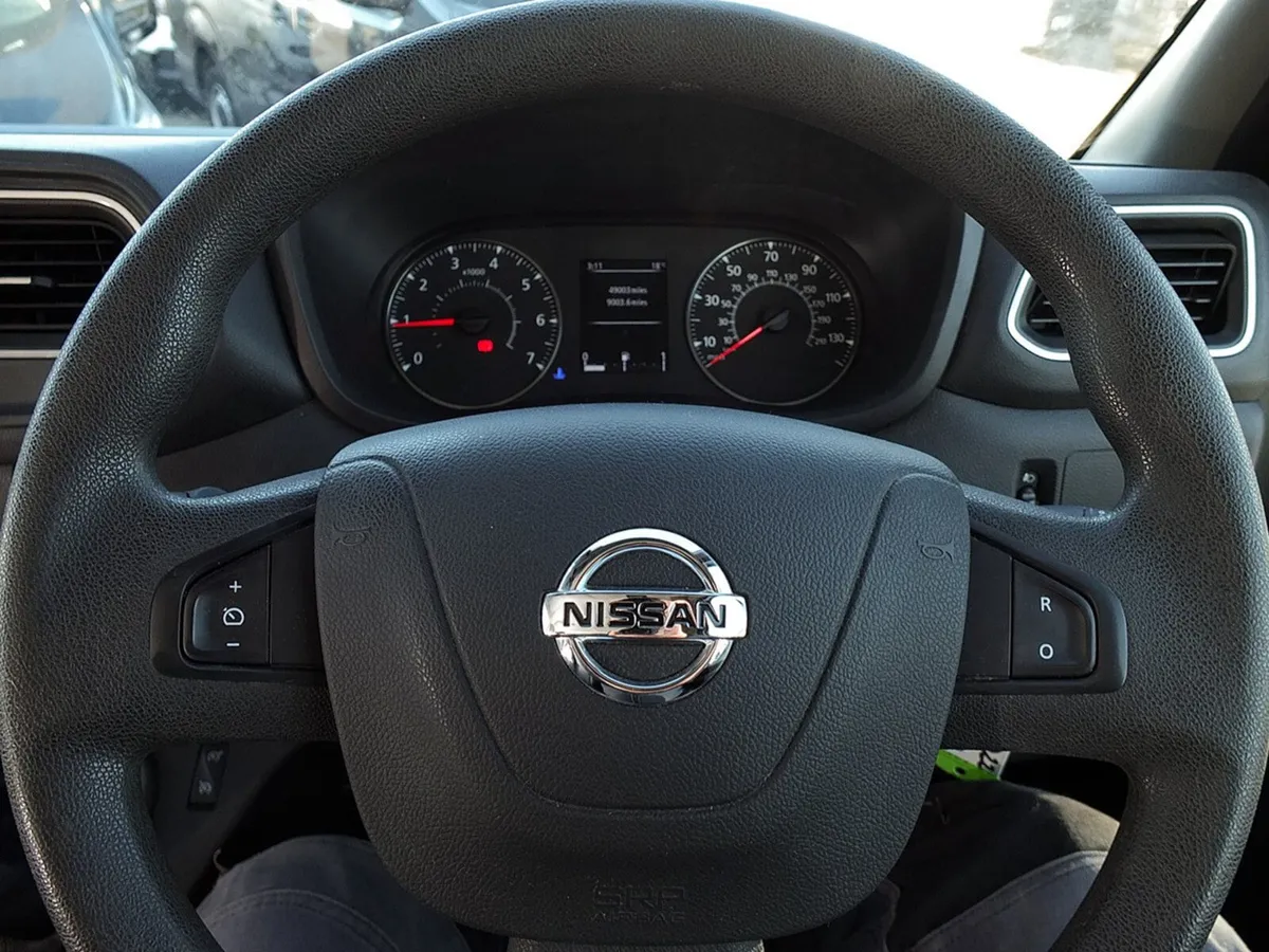 2022 Nissan Interstar Medium Roof Panel Van - Image 3