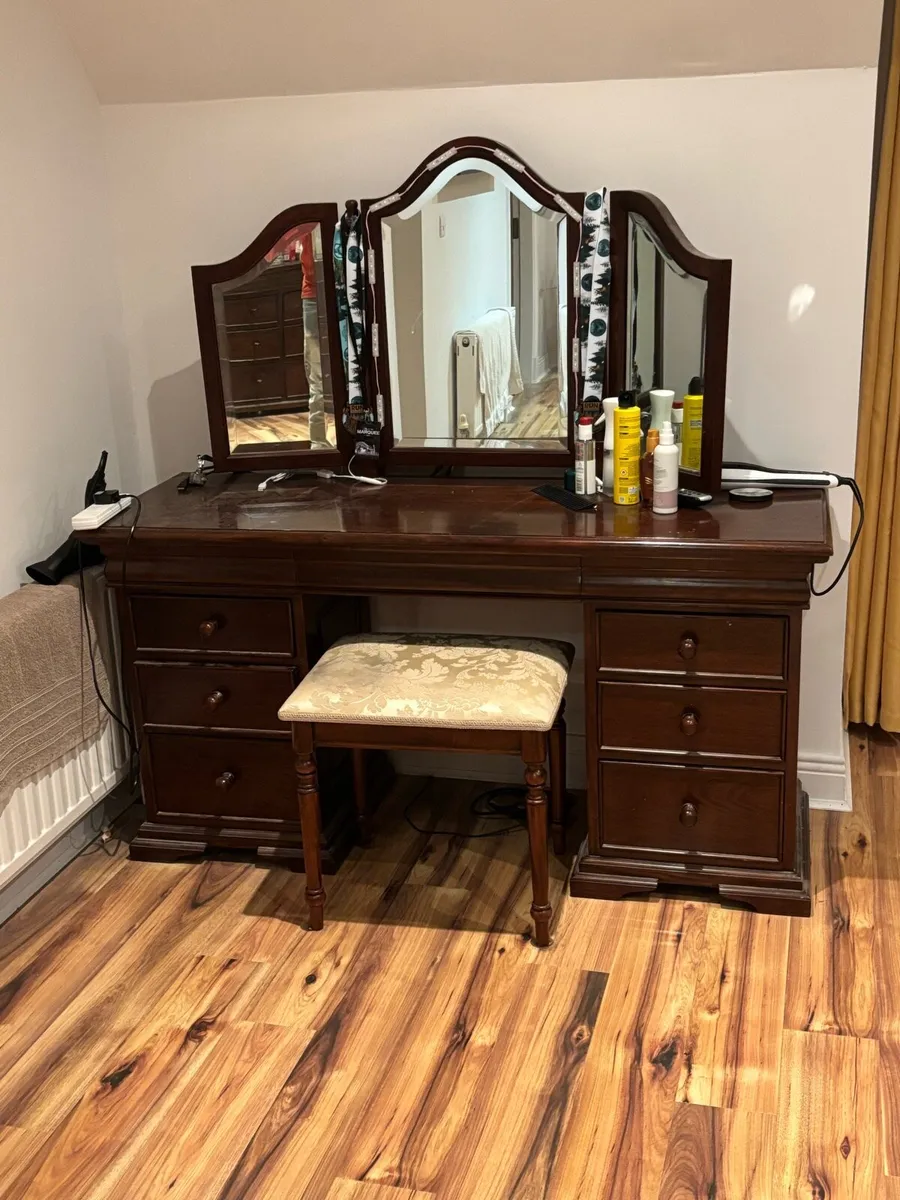 Bedroom furniture - Image 4