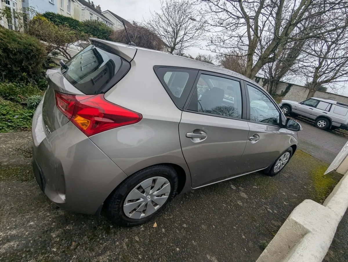 Toyota Auris 2014, Diesel, 189,000km - Image 3