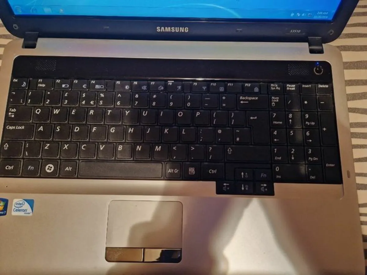 Samsung S3510 Laptop, 1 Terrabyte Hard Drive - Image 2