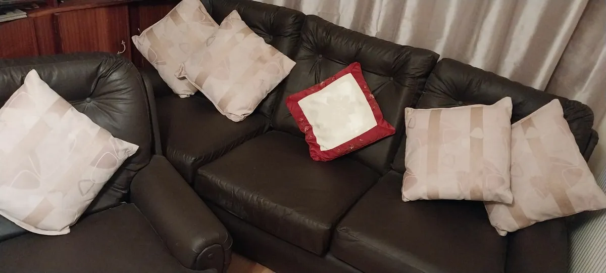 3,1,1 couch - Image 1