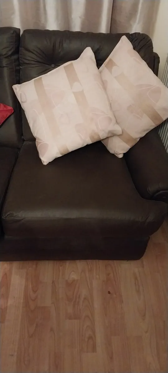 3,1,1 couch - Image 2
