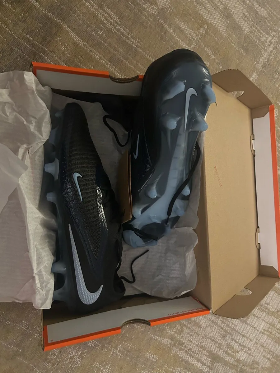 Football boots - Image 1