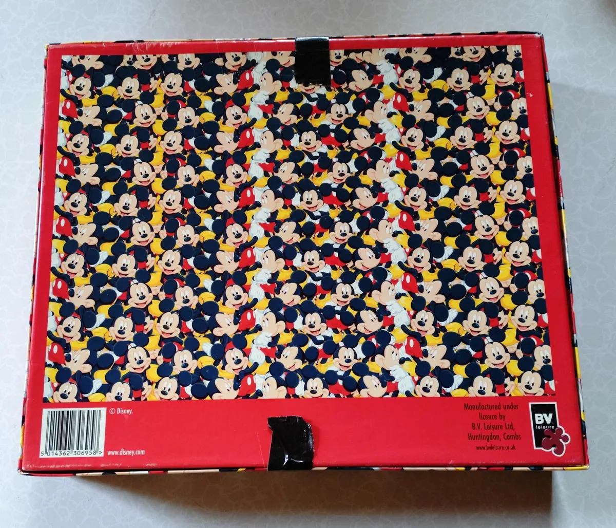 Mickey Mouse Jigsaw Puzzle (550 Pieces) Used. - Image 2