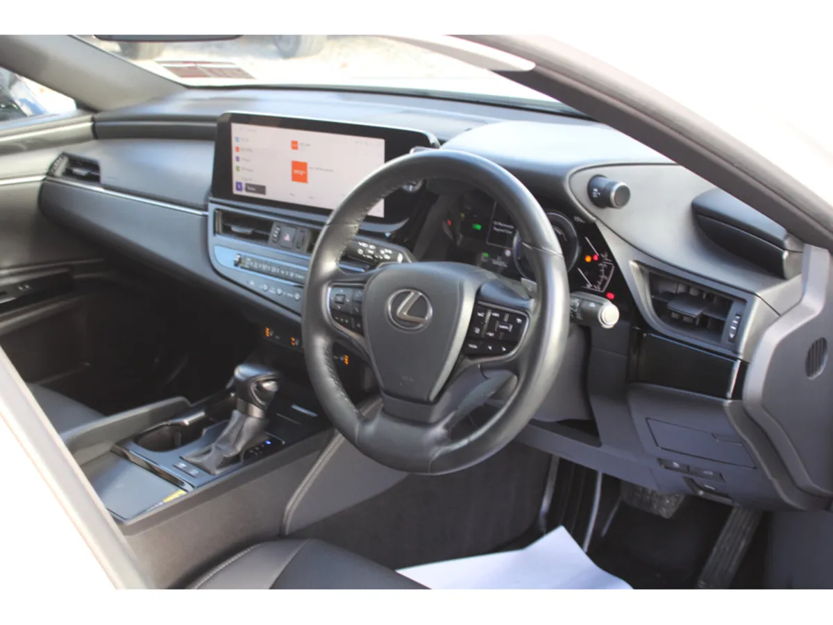 Lexus ES 300H 2.5 CVT Dynamic *Pan Roof* - Image 2