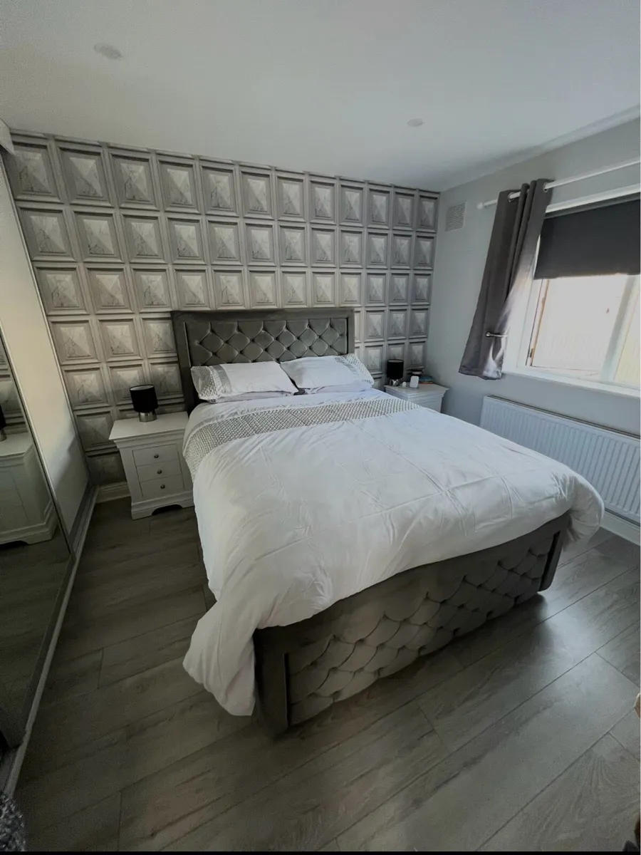 King size grey bed - Image 1