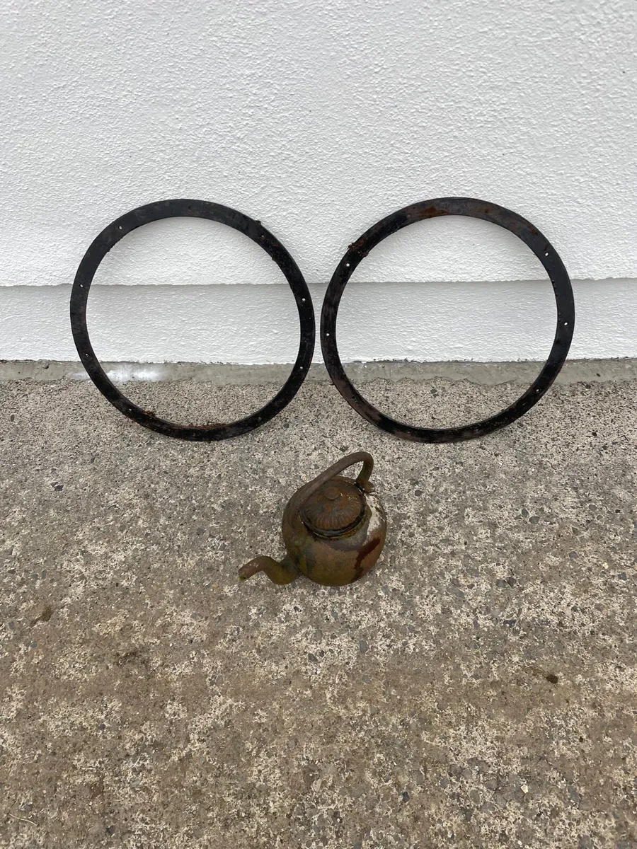 Cast iron rings and door stoper kettle - Image 1