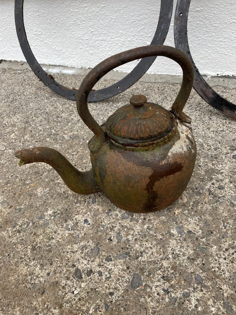 Cast iron rings and door stoper kettle - Image 2