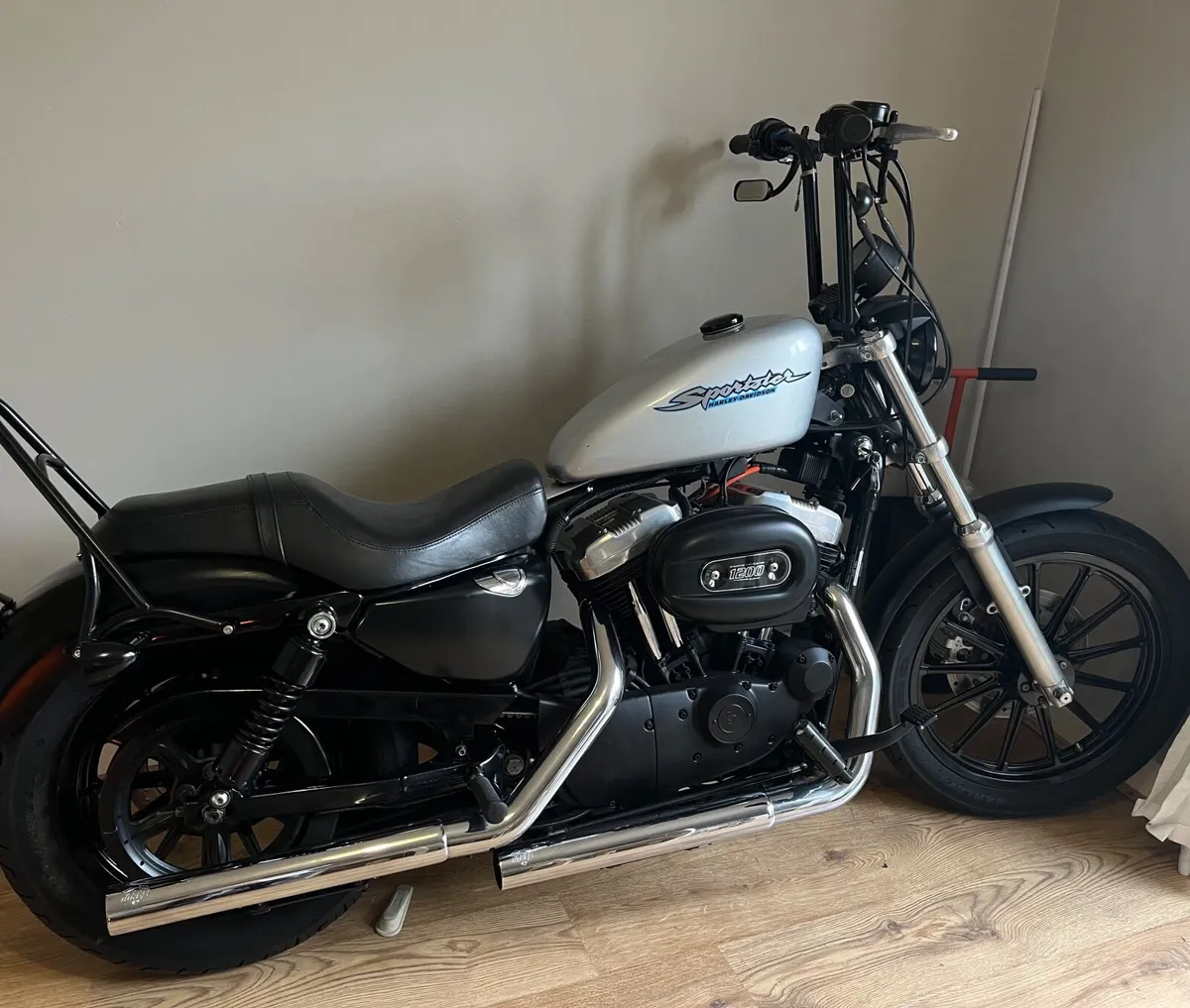HARLEY DAVIDSON Sportster XL883 2004 - Image 1