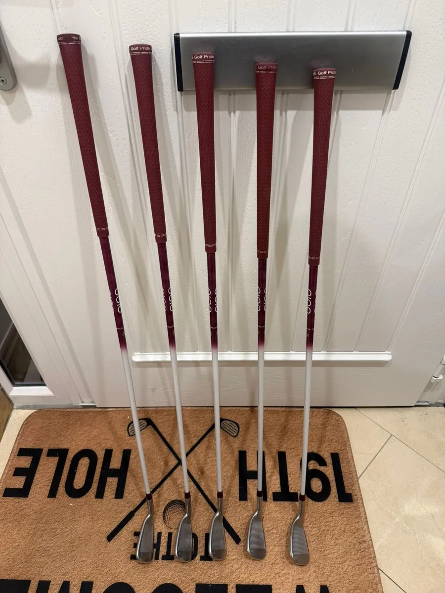 Ladies Ping G Le 2 Iron Set 7-U - Image 1