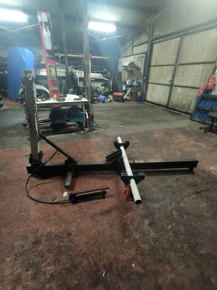 Cars straightening bench - Image 1