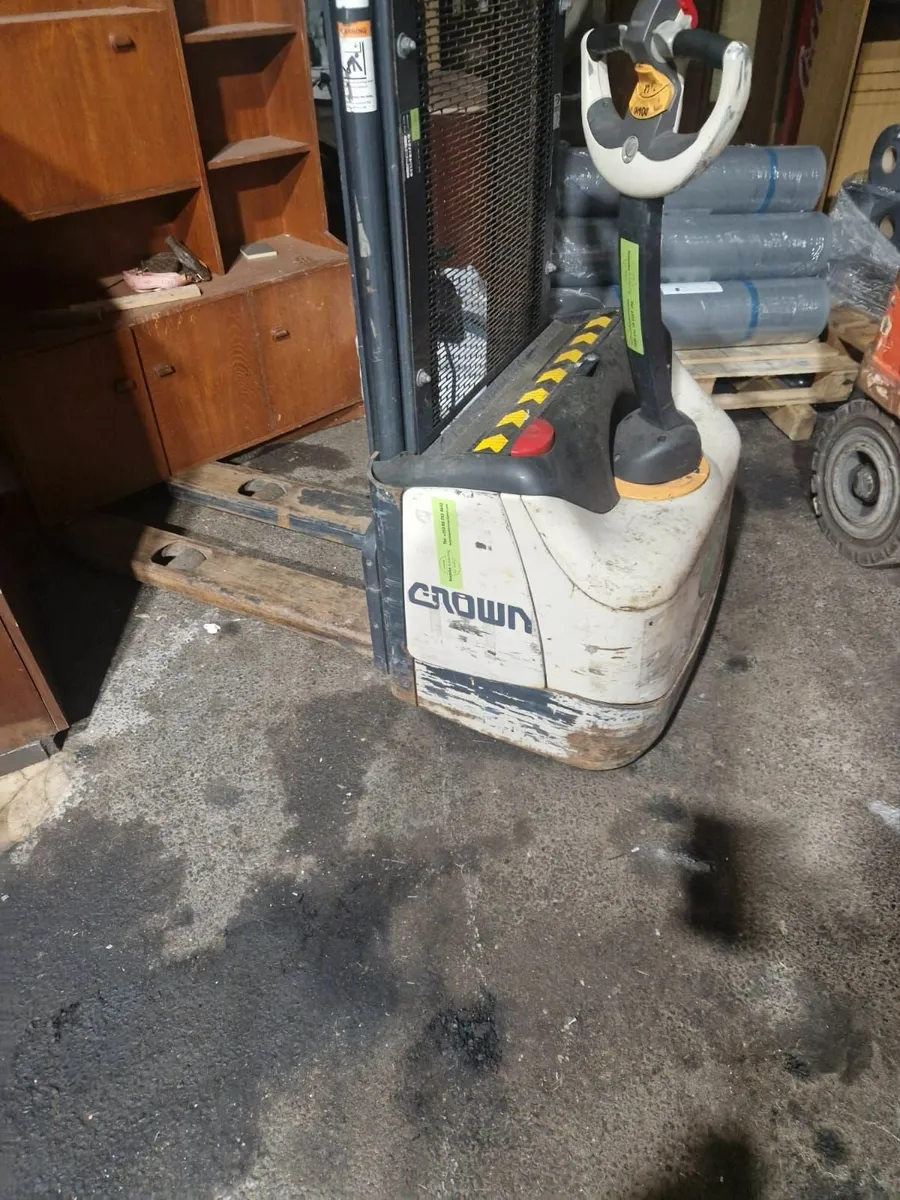 Pallet stacker - Image 4