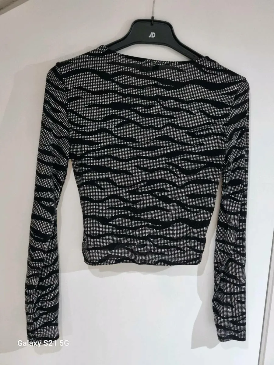 H&M Black Sparkly Top - Size M - Image 2
