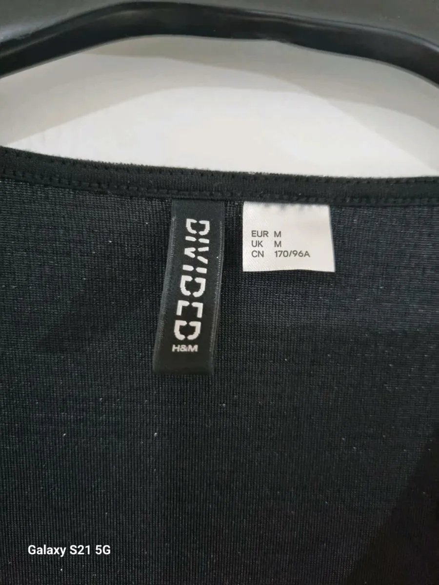 H&M Black Sparkly Top - Size M - Image 3