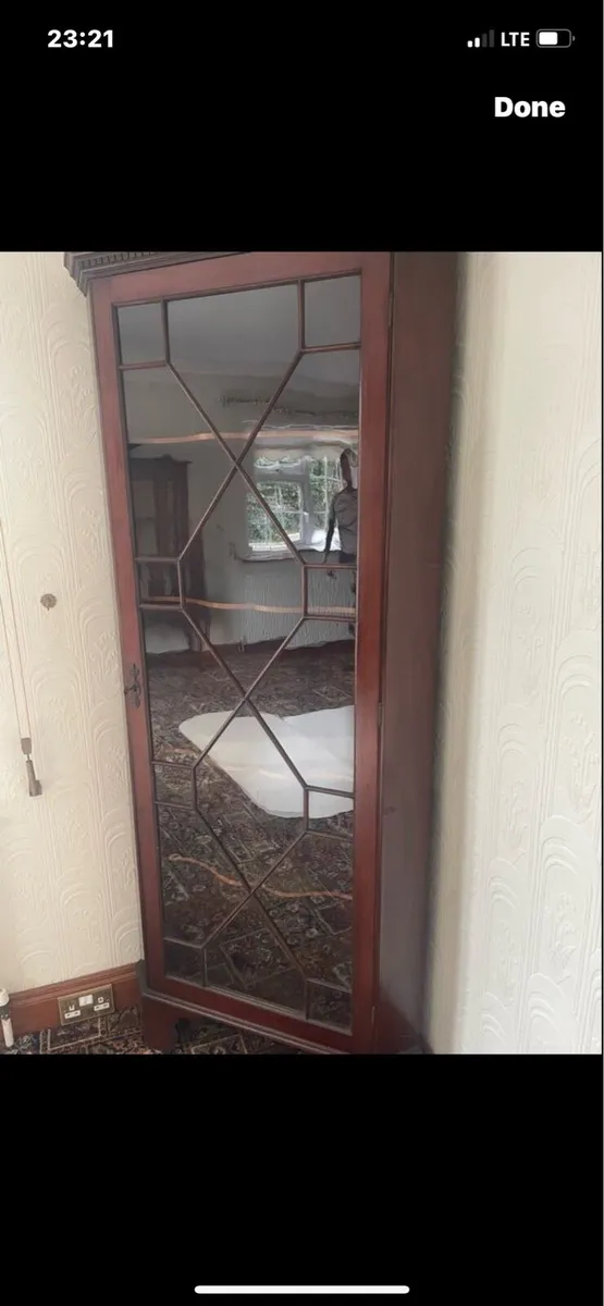 Antique corner cabinet - Image 1