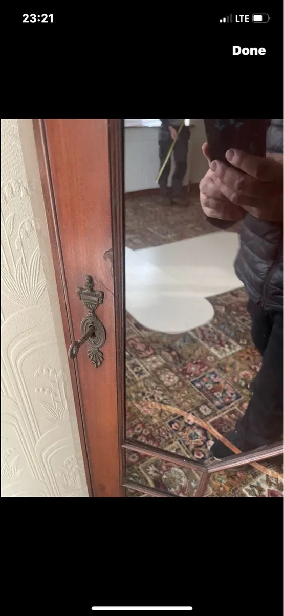 Antique corner cabinet - Image 4