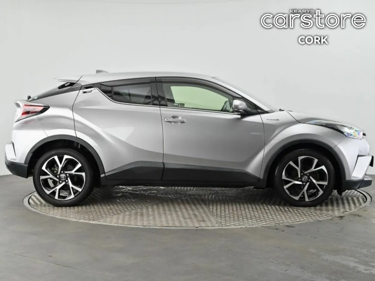 Toyota C-HR 1.8 HYBRID Auto - Image 2