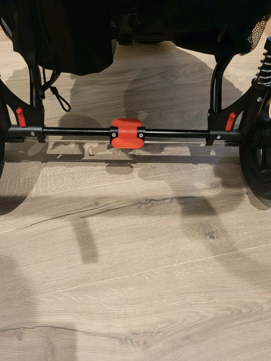 Out n About Grey V4 Double Nipper - Image 3