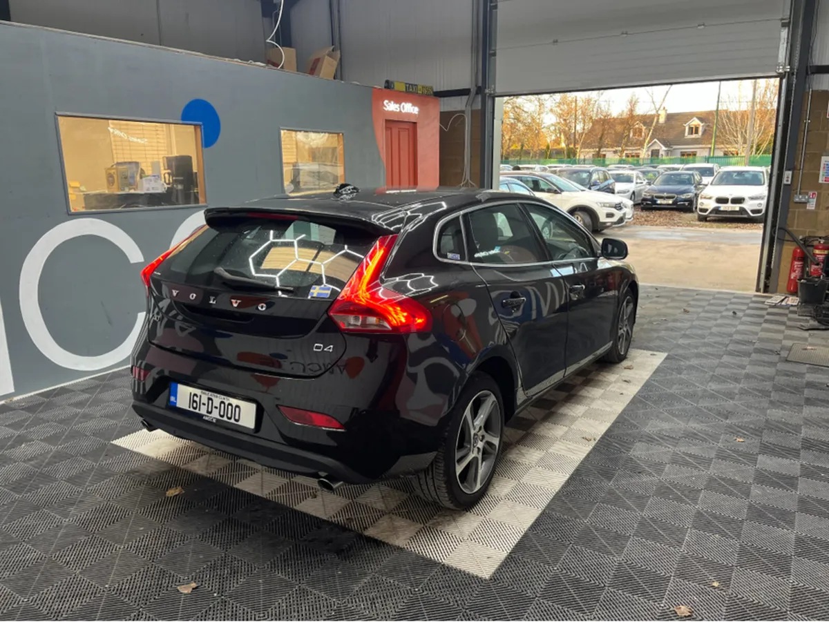 Volvo V40 2016 VOLVO V40 2.0L DIESEL / 78K KMS / A - Image 2