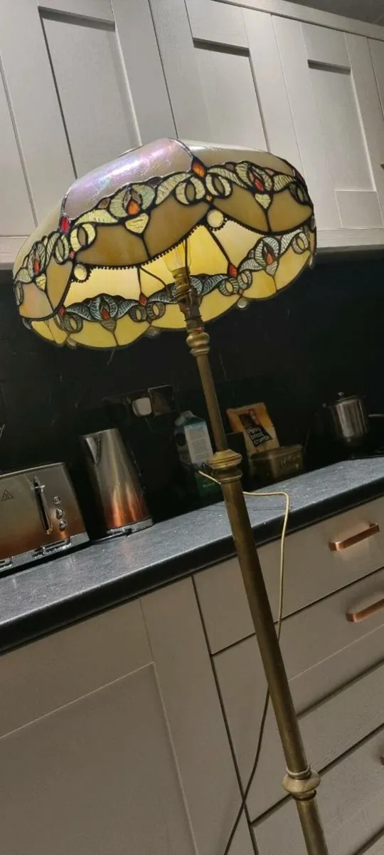 VINTAGE TIFFANY GLASS 5 FOOT TALL LAMP (REWIRED ) - Image 1
